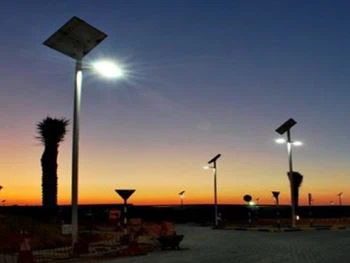 30W всички в две слънчеви улични светлини Lifepo4